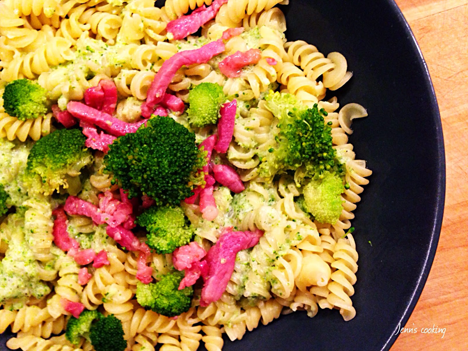 Jenn's cooking Pâtes aux Lardons et à la Crème de Brocoli